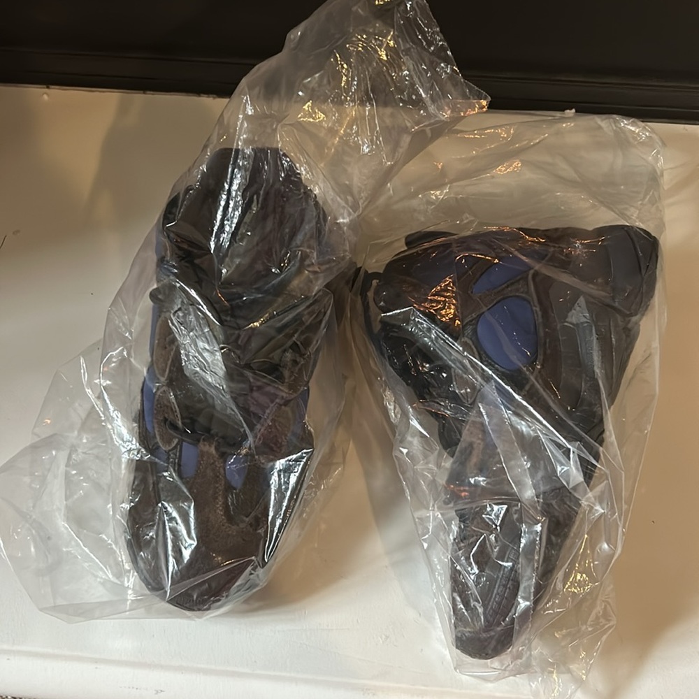 Yeezy Authentic Boots 🥾 - Picture 2 of 5